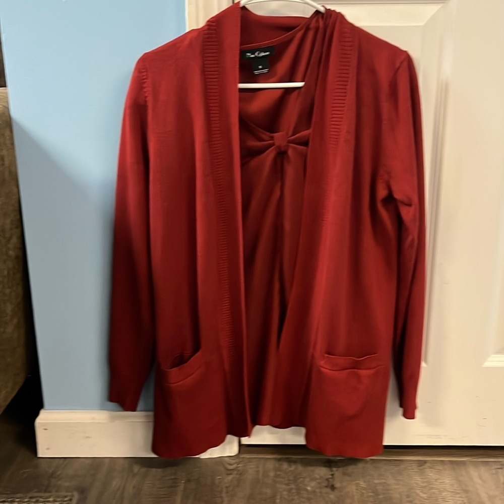 Rust colored cardigan by Cable & Gauge size M. Pockets in front, detailed front - Picture 3 of 7